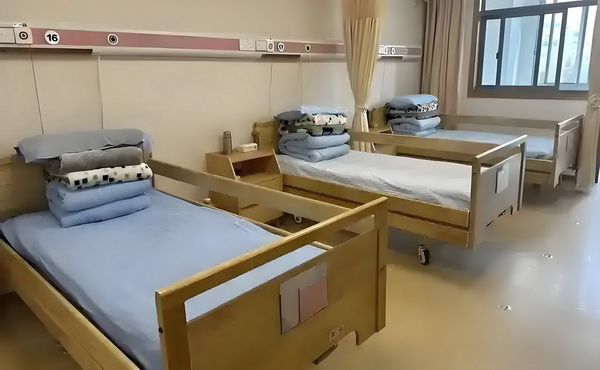 深圳转户口政策_变态男躲女神床下，尺度生猛的日本电影！ 尺实施该规定已多年